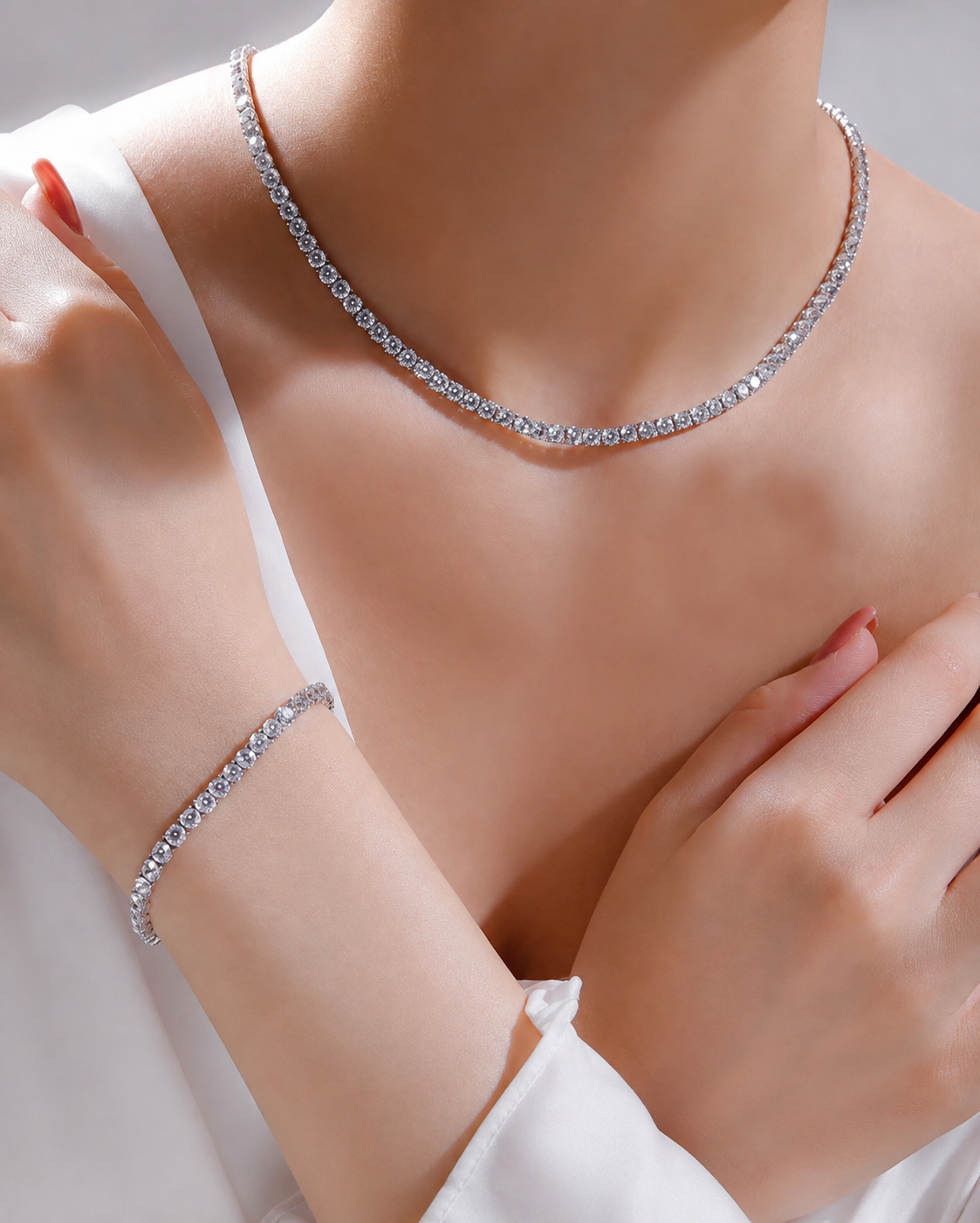 Moissanite & S925 Sterling Silver Necklace
A timeless expression of elegance and sophistication. Crafted in S925 sterling silver and adorned with brilliant moissanite, this exquisite necklace captures the light beautifully
from every angle.